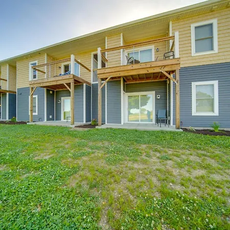 Erie Condo About 4 Mi To Lake With Golf Course Views!